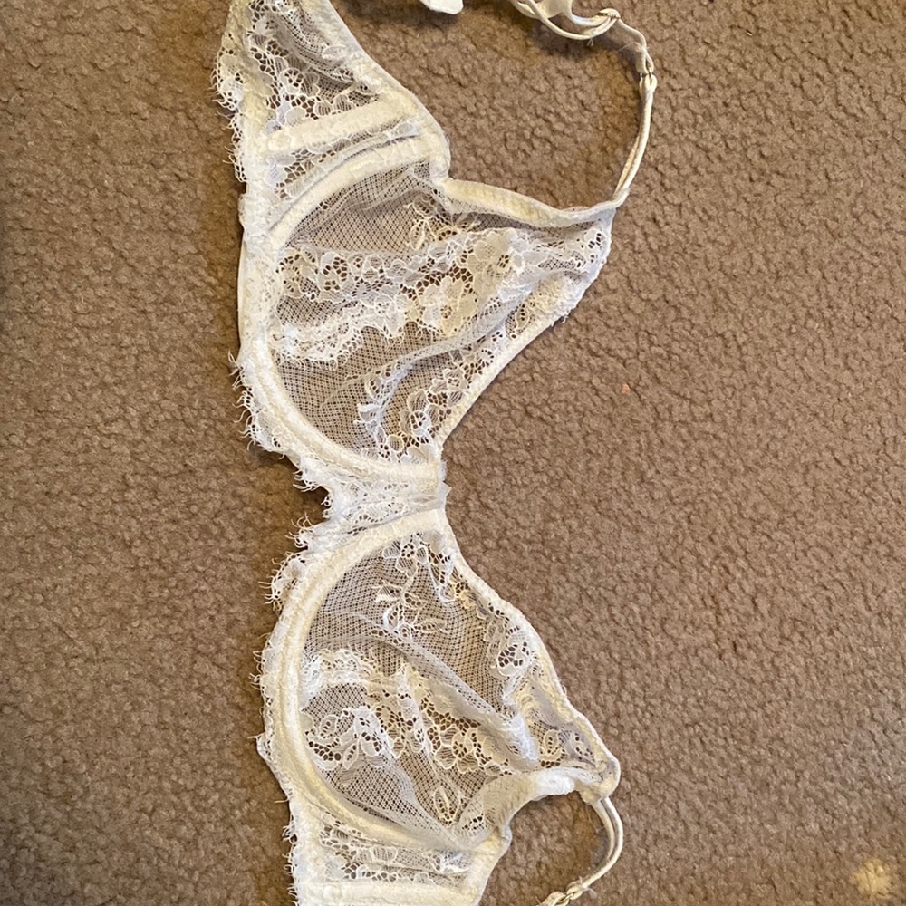 White lace bra! Great condition